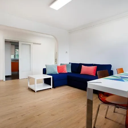3 Bedroom Cozy Apartment In Koper