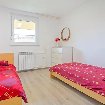 3 Bedroom Cozy In Apartment
