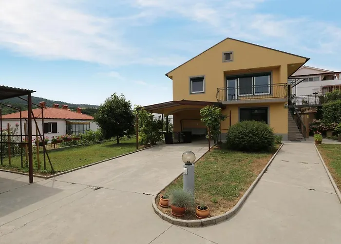 Διαμέρισμα Lovely In